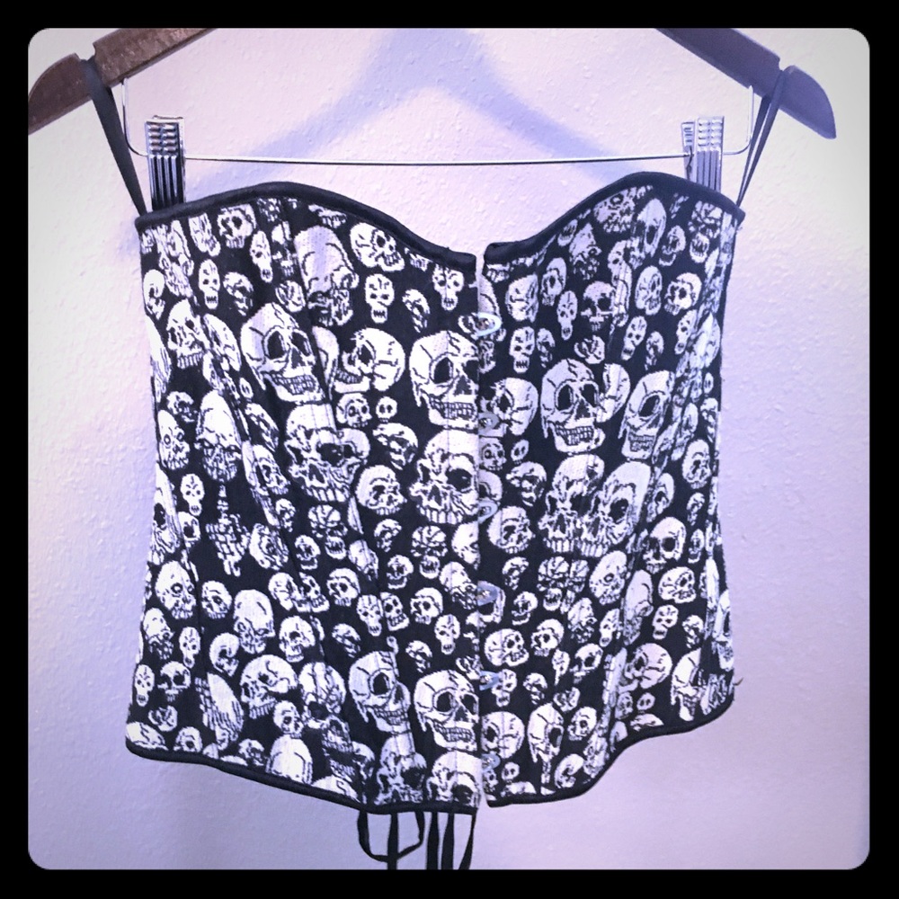 Corset black and white with skulls